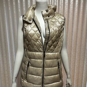 Philosophy Quilted Sleeveless Puffer Vest in Champagne